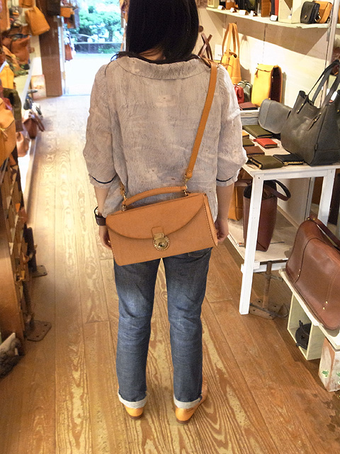 女性が着用のプリン