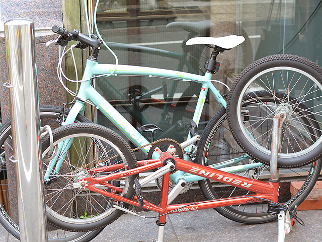 スタッフの愛用自転車1