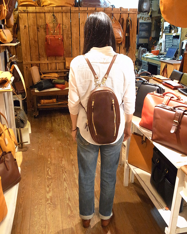 サンプルボディバッグ リュック着用