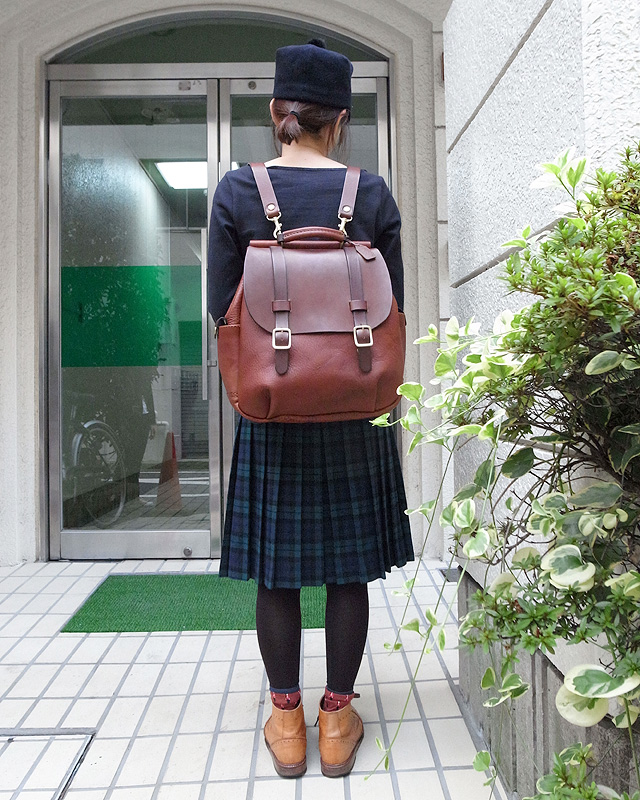 棒屋根リュック 女性着用