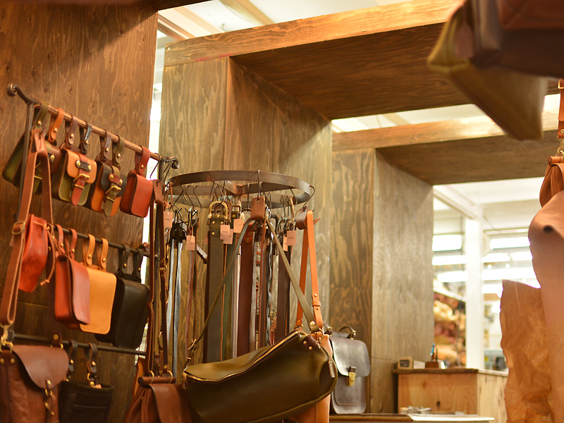FACTORY SHOP店内