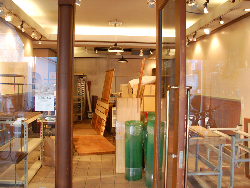 何も無かった店内