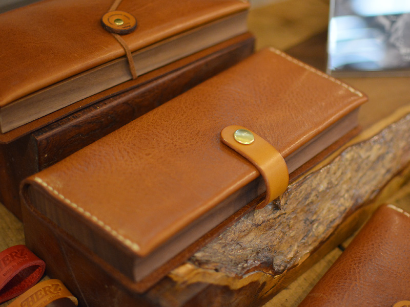 【Hacoa×HERZ】BOOK PENCASE POCHI