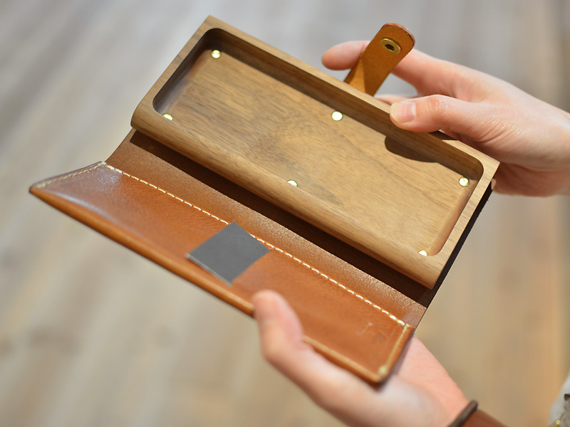 【Hacoa×HERZ】BOOK PENCASE 見開き