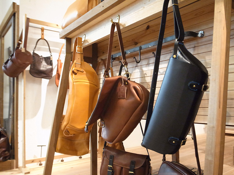 本店ボディバッグたち