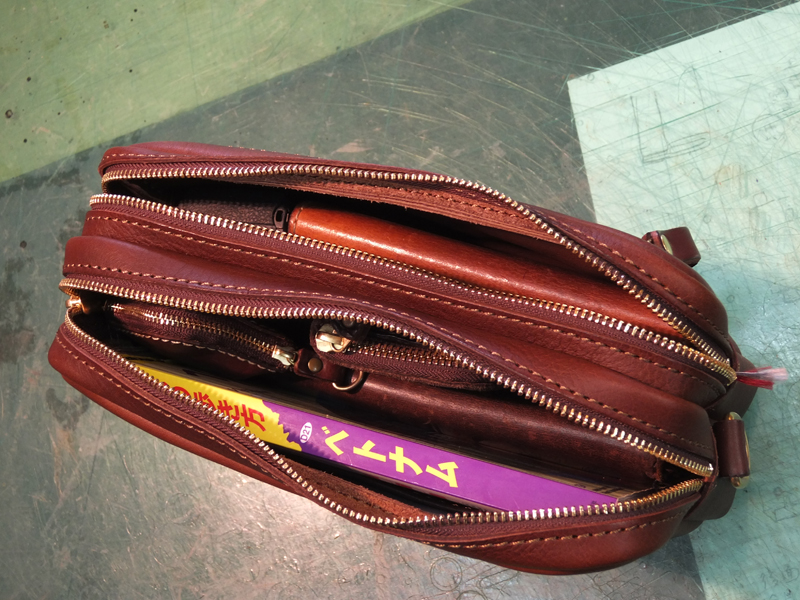 荷物入れてみました