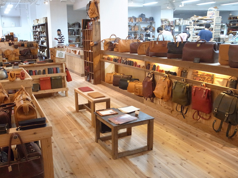 本店ベンチ