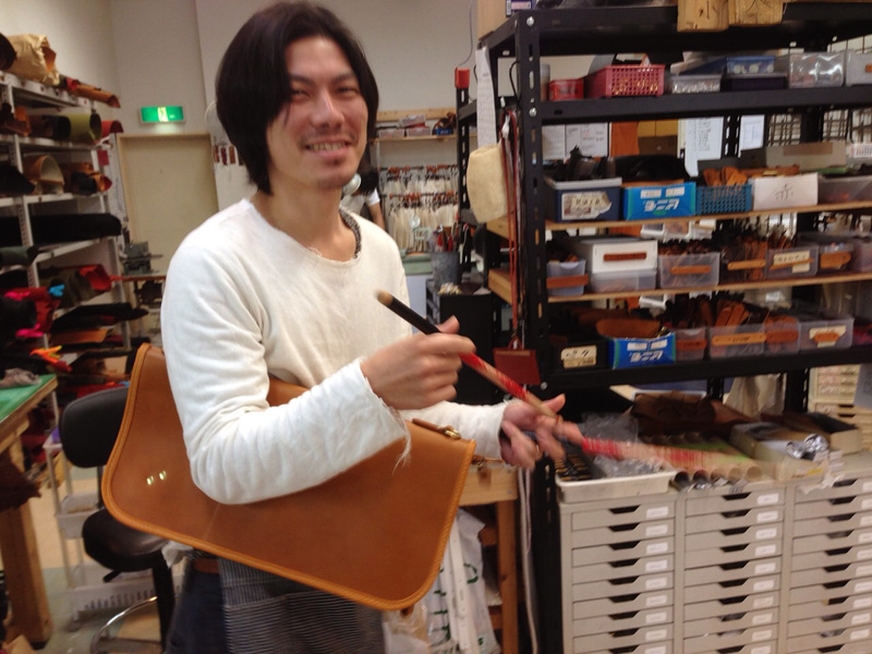 【続いては40周年のワークブーツでも活躍中:石口】