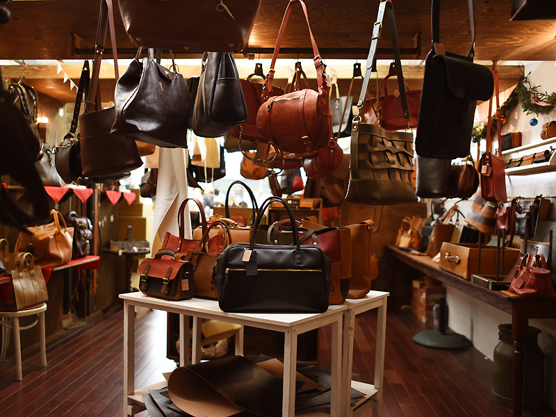 FACTORY SHOP店内