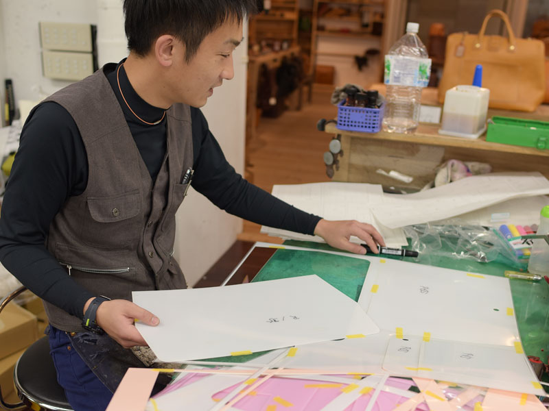型紙を作る袴田