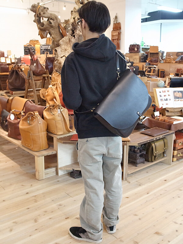 メールバッグ 着用
