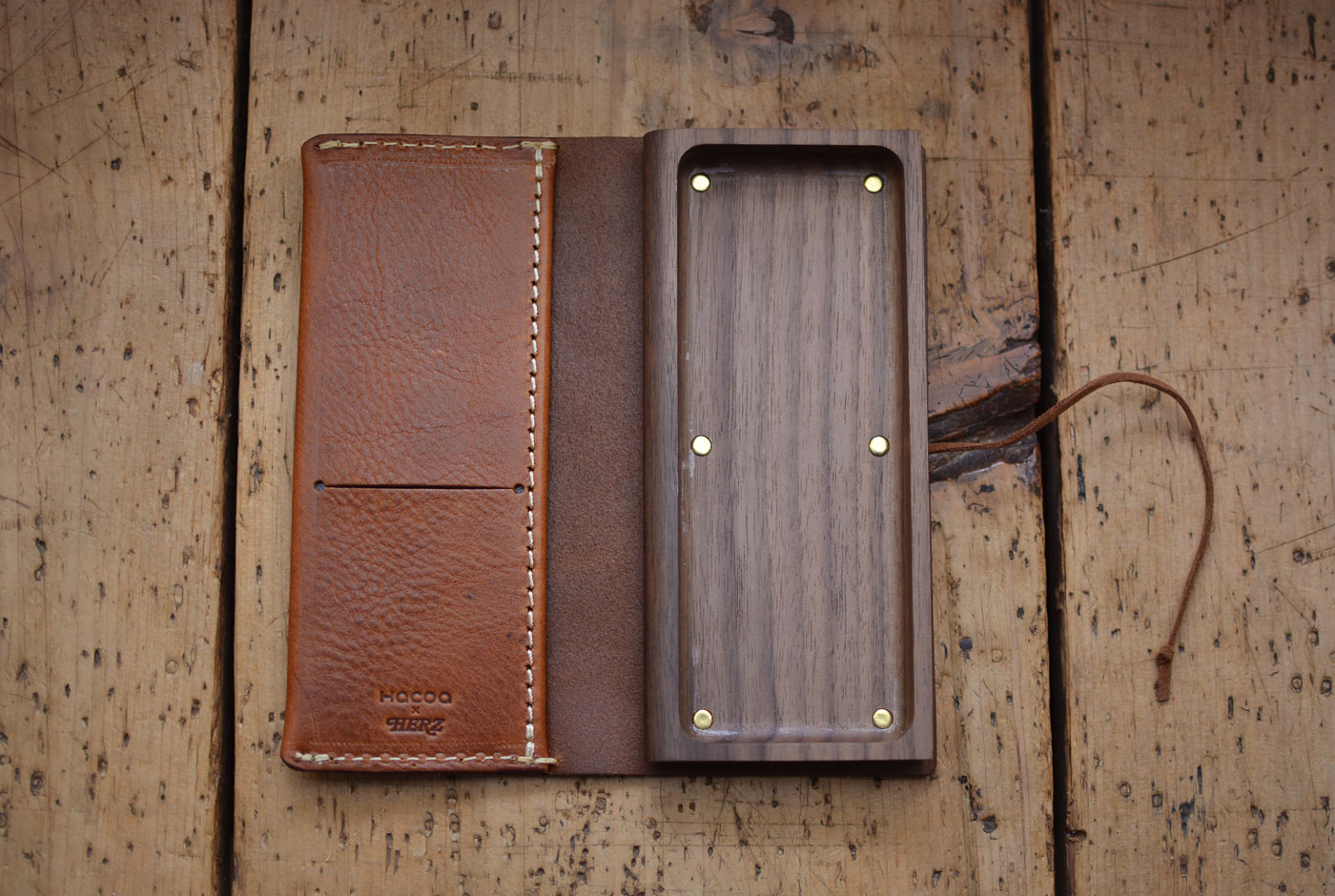 本をモチーフにした 『BOOK PENCASE』 見開き