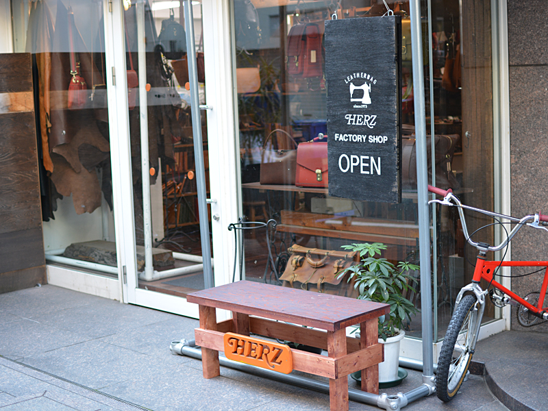 FACTORY SHOP 店舗前