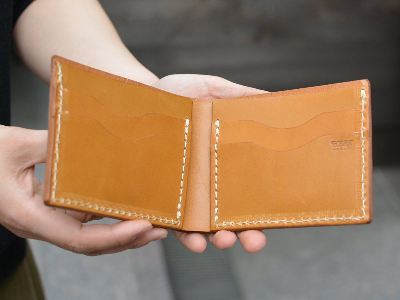 春財布 シンプル二つ折り財布