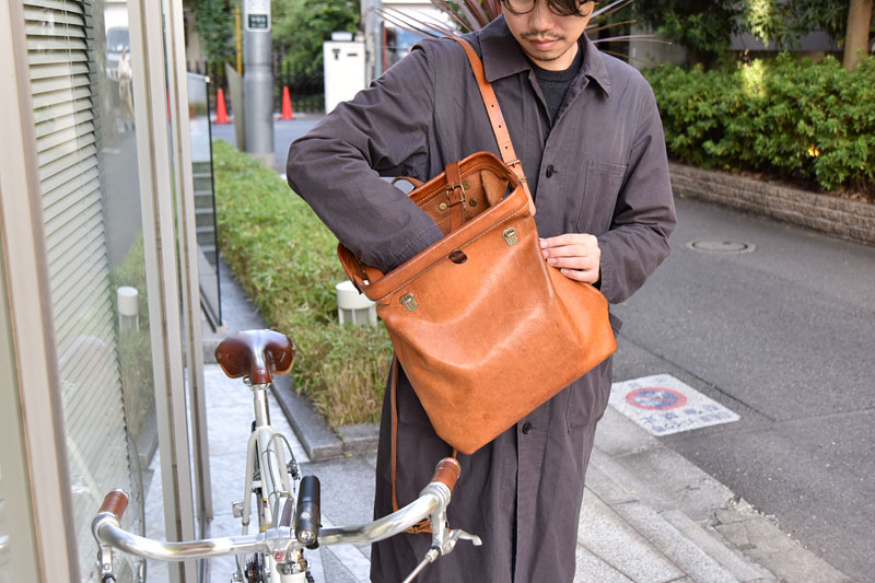 ラックスリュック 口枠開閉