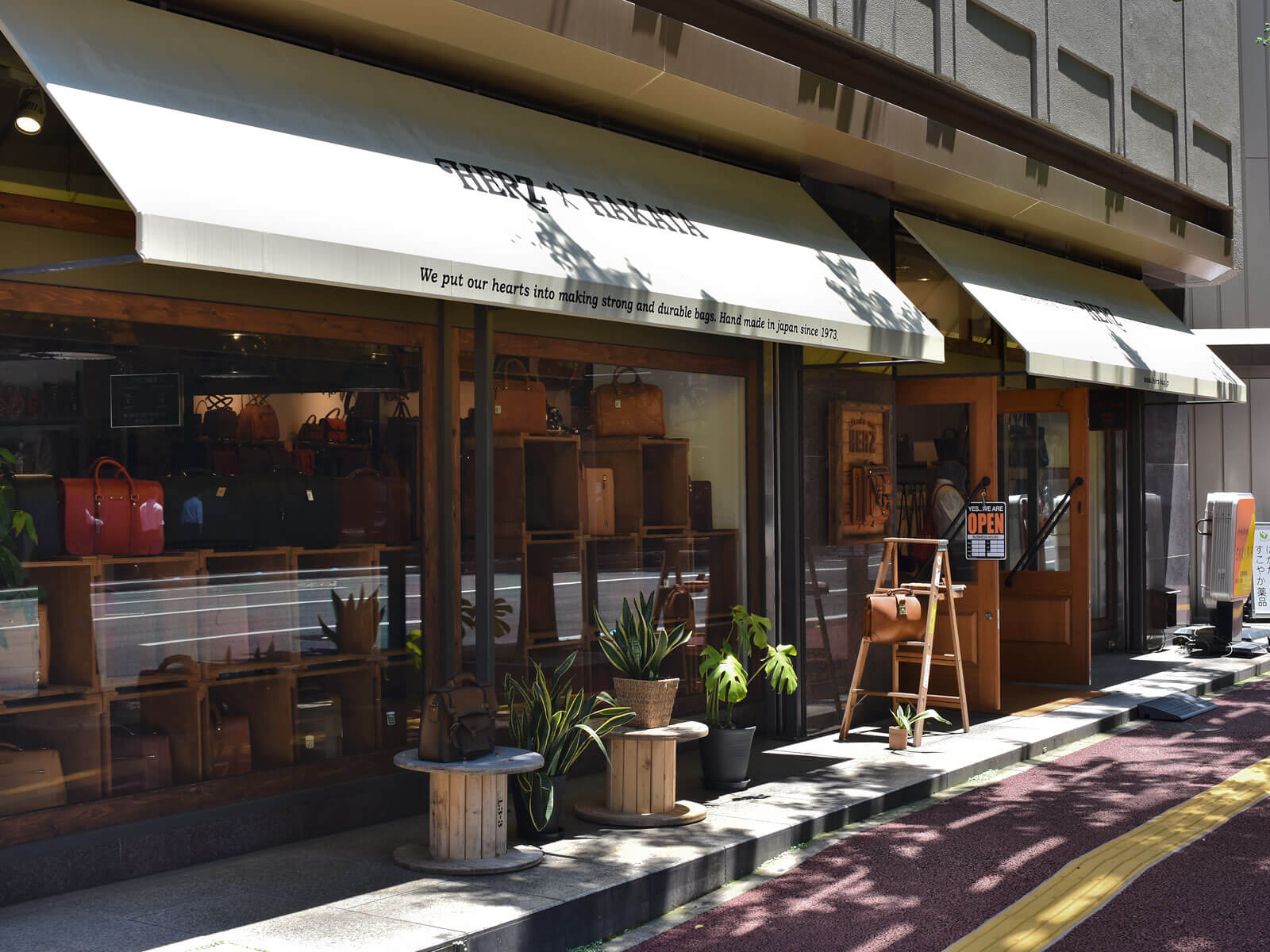 ヘルツ博多店へ、きんしゃい!