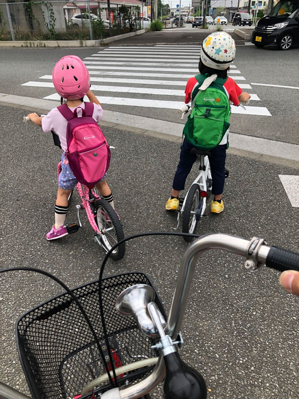 子ども達と自転車に乗る熊谷2