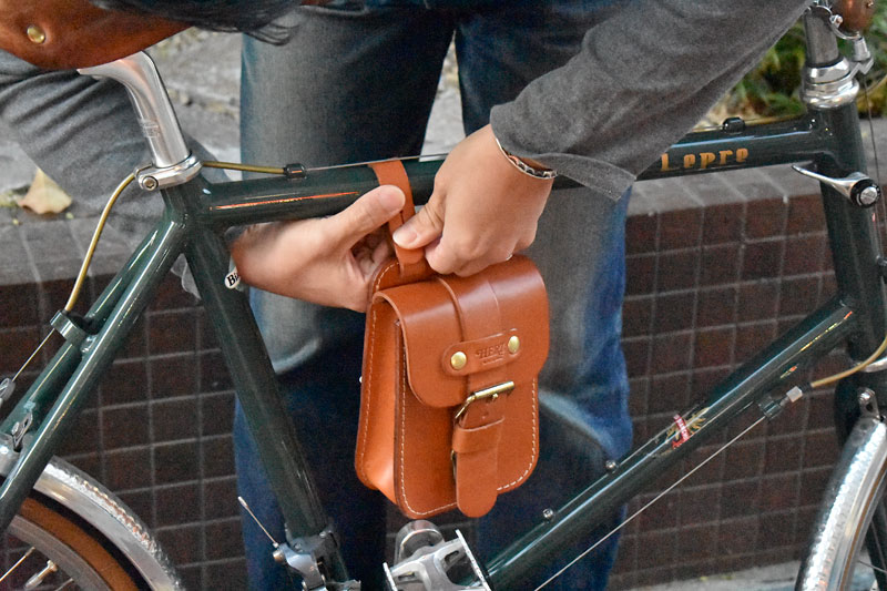 スタンダードベルトポーチ(E-49) 自転車に装着
