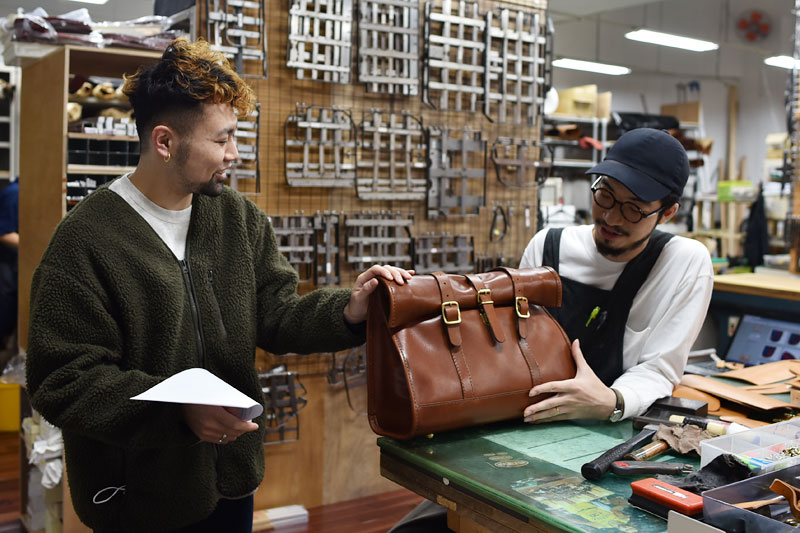 本店スタッフ日野と作り手:小堀