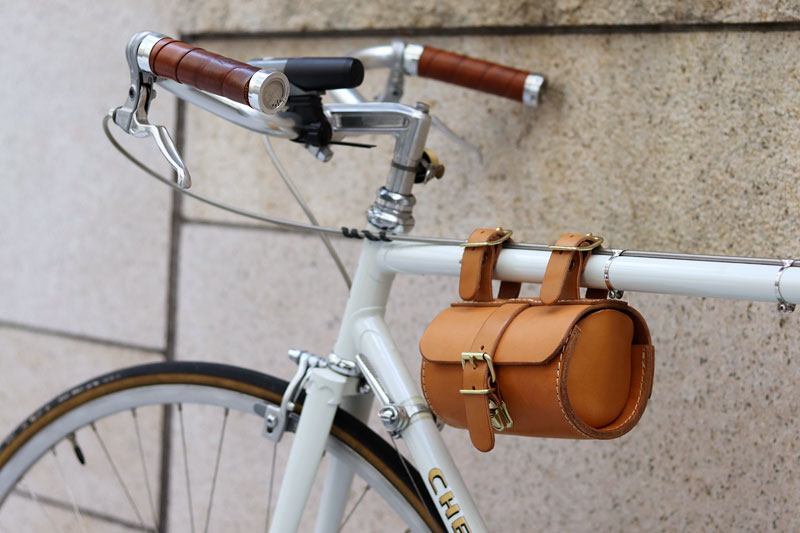 コロンとツールボックス 自転車装着2