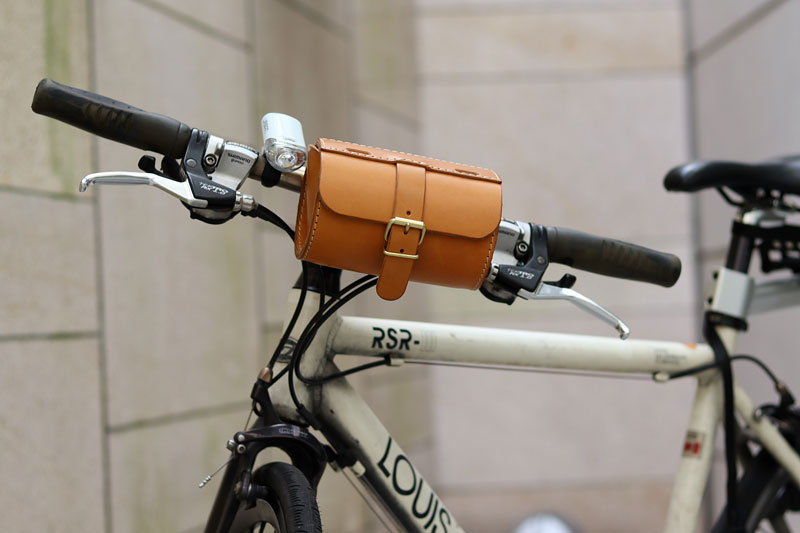 コロンとツールボックス 自転車装着