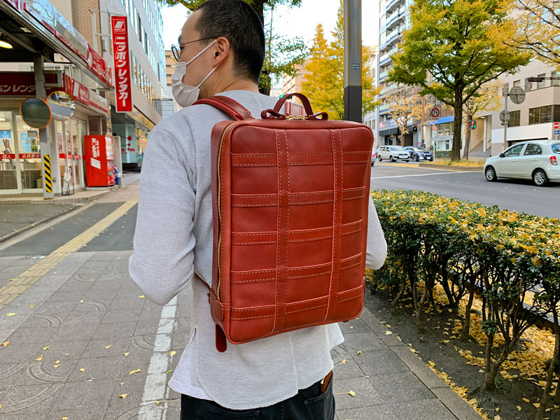 格子スクエアリュック(R-13) メンズ着用
