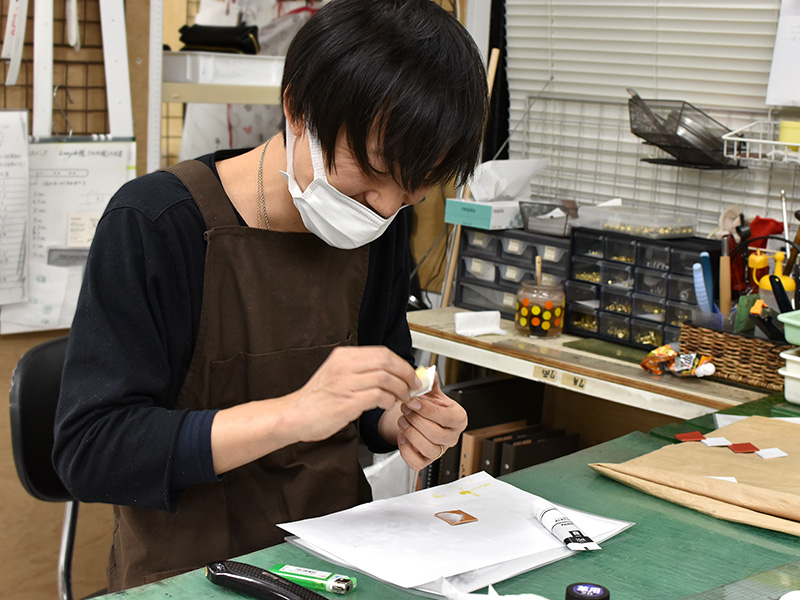 しめ縄飾りを作る様子2