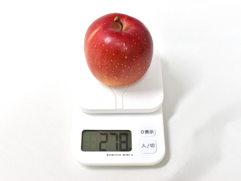 やや大きいめの長財布と同じくらいの重さのもの2