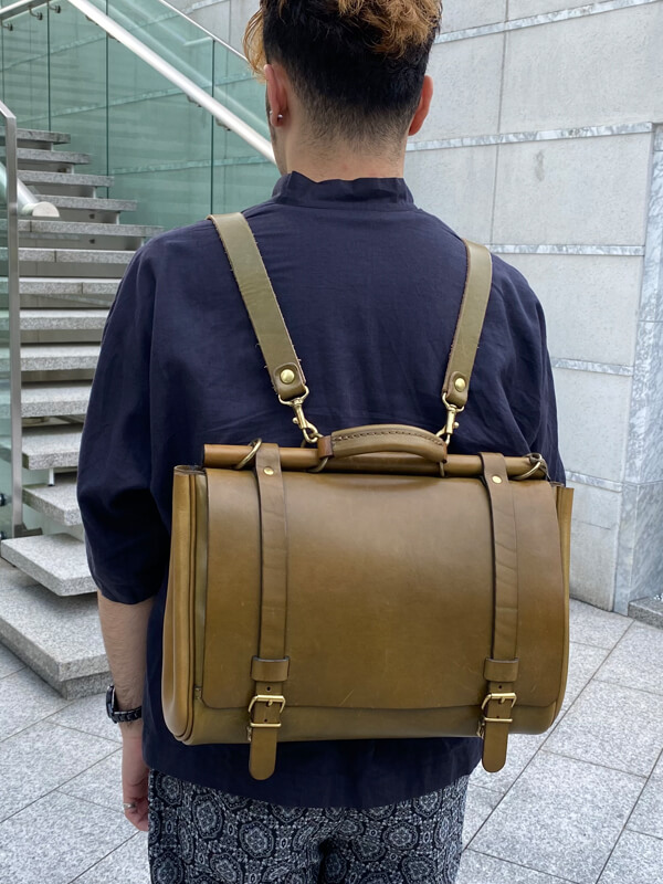 棒屋根かぶせバッグ(CW−147-MH) メンズ着用 リュック