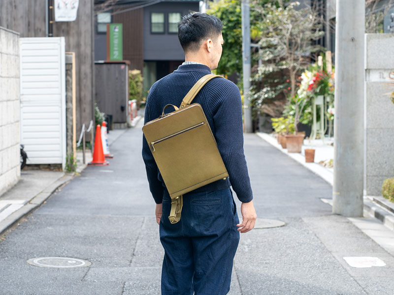 スマートビジネスリュック メンズ着用