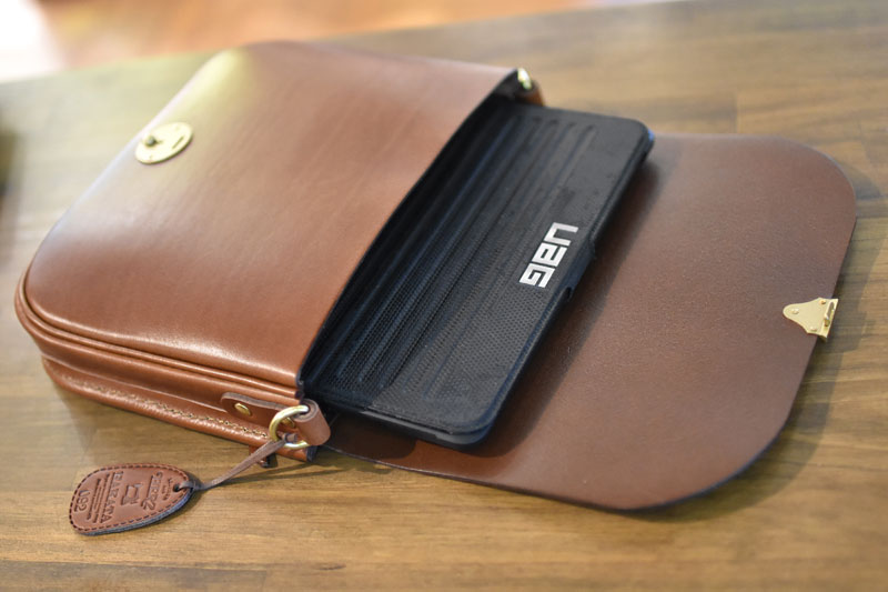 メッザルーナショルダー iPad収納例