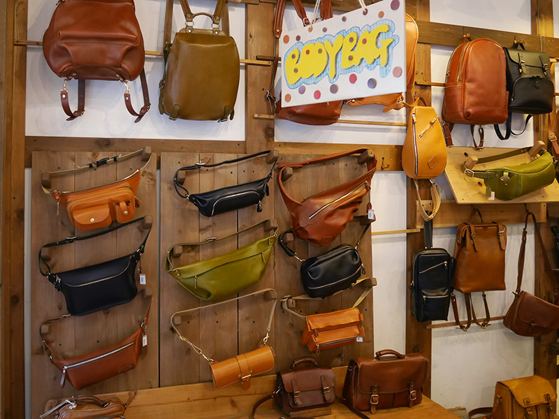 ヘルツ仙台店、ボディーバッグディスプレイ