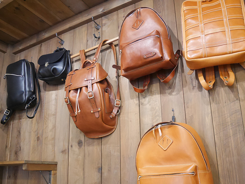 ヘルツ仙台店、リュックディスプレイ