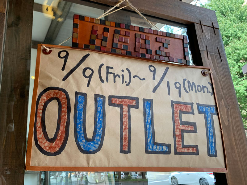 アウトレットリレー 看板