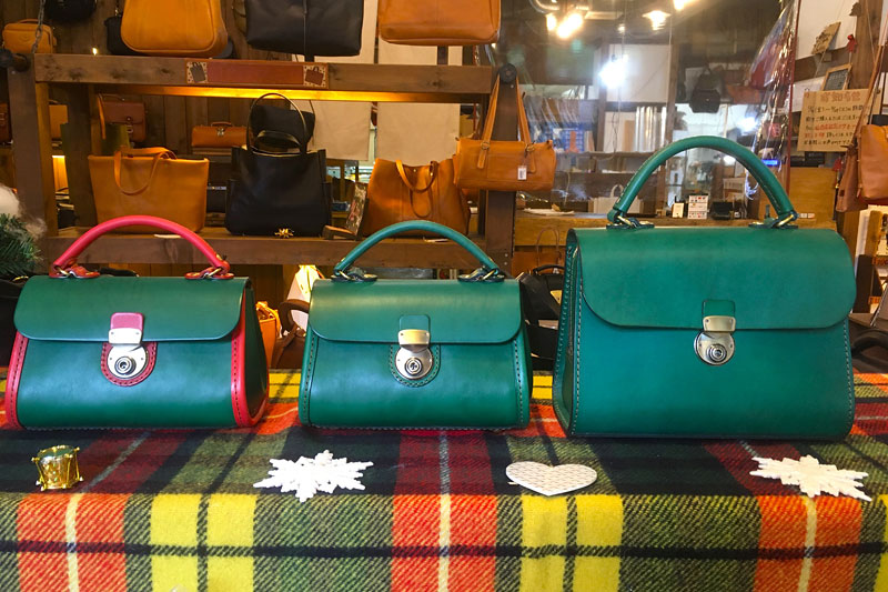 ボトルグリーン レディースバッグたち
