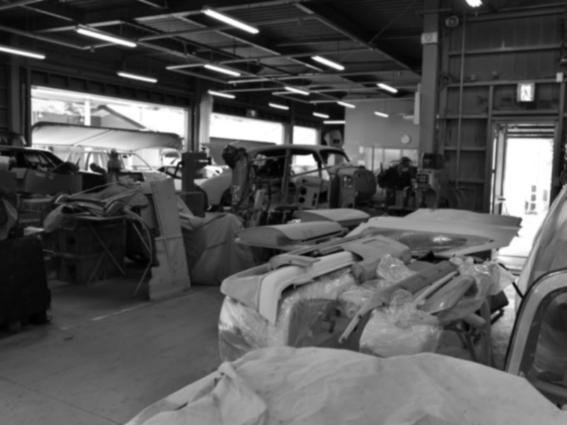 革とアルミのコラボバッグ 制作の様子