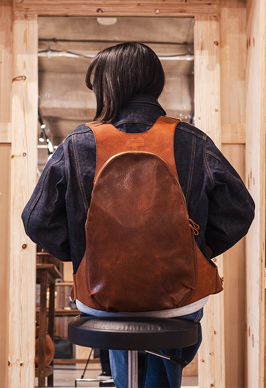 着る鞄・トラーゲンレディース(身長:161cm)着用2