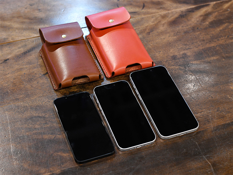 マルチスマホケース(KM-1)とスマートフォン